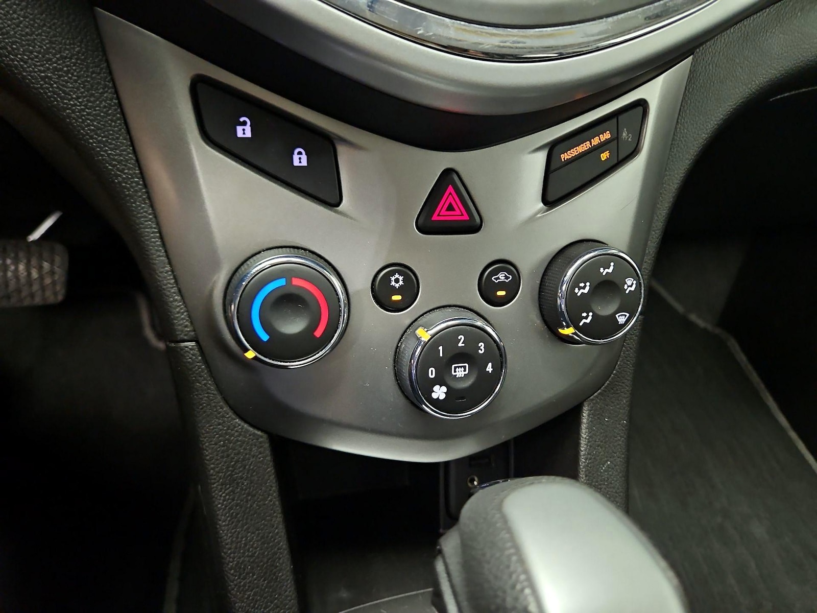 2020 Chevrolet Sonic LT - Photo 17