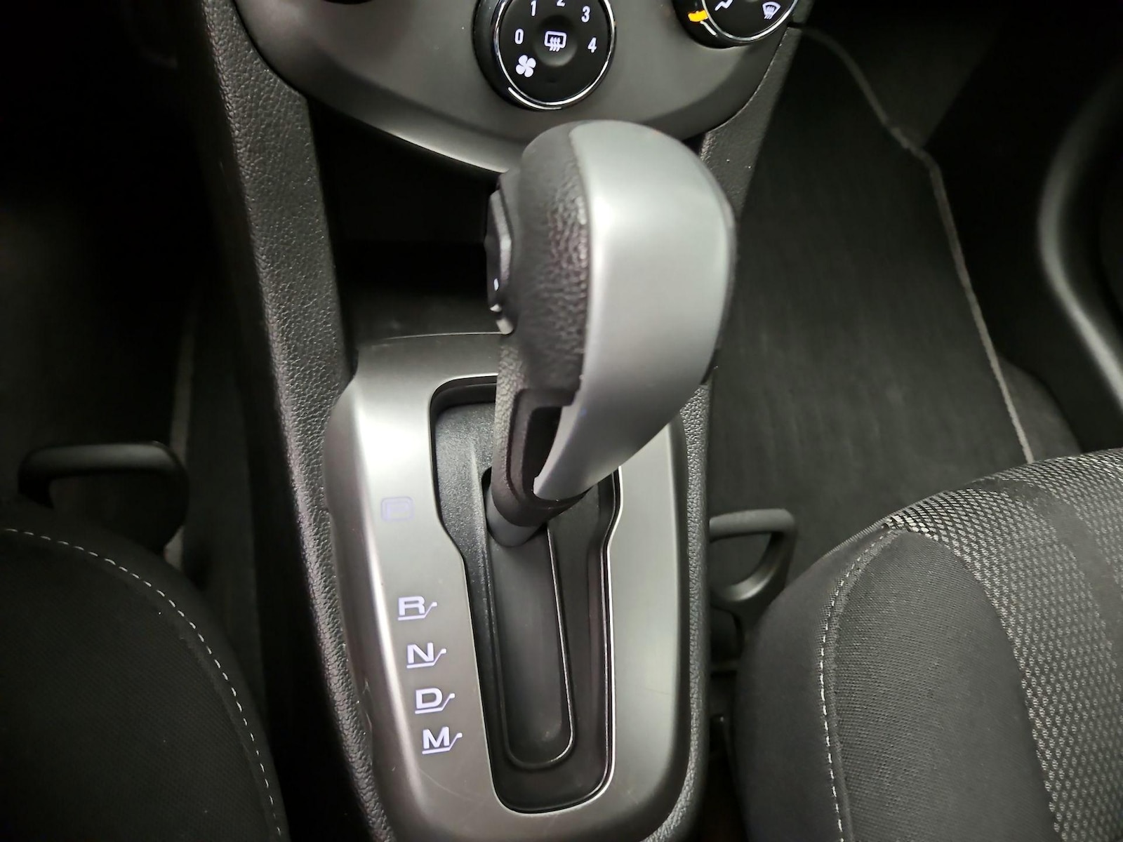 2020 Chevrolet Sonic LT - Photo 18