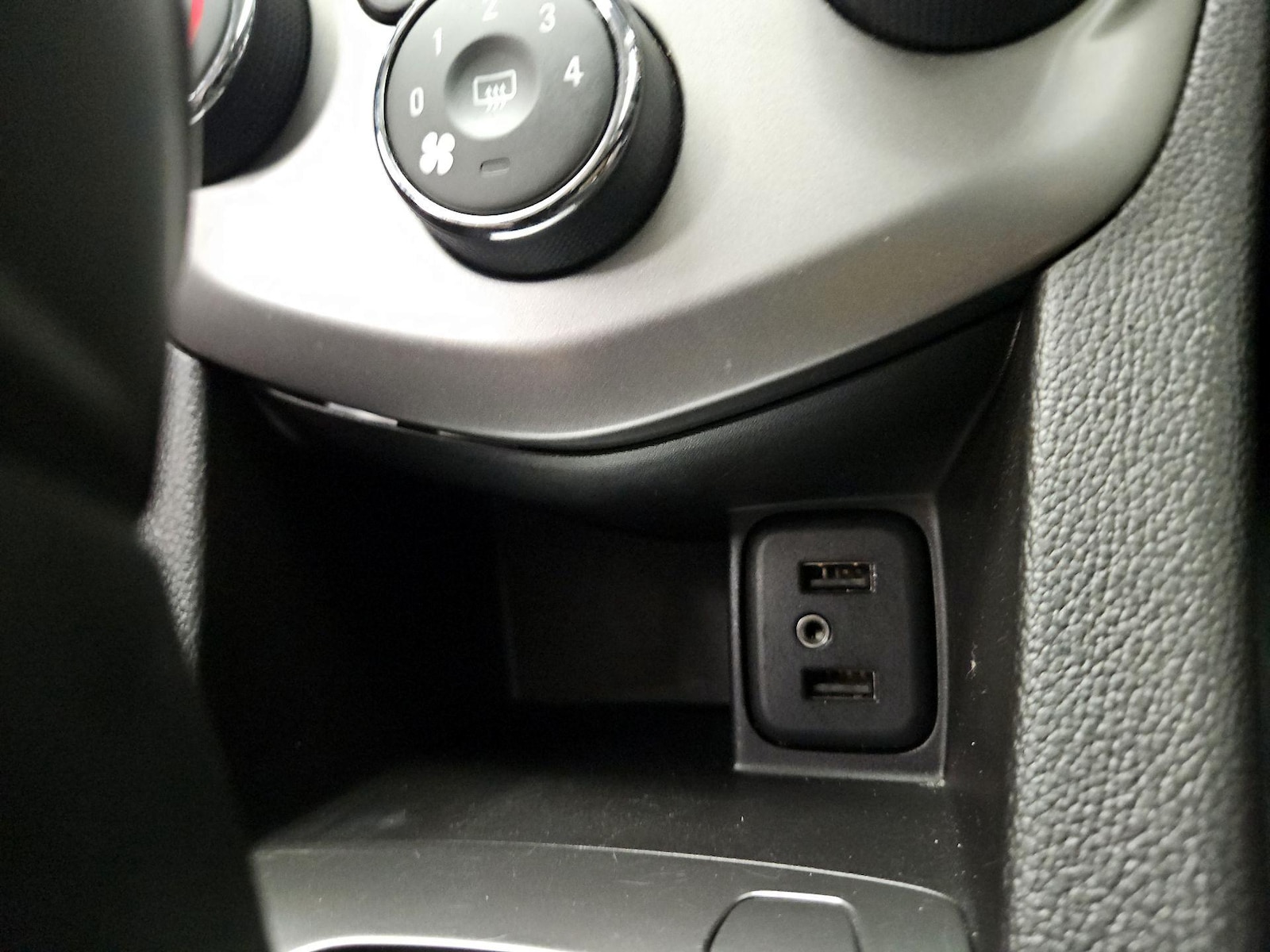 2020 Chevrolet Sonic LT - Photo 19