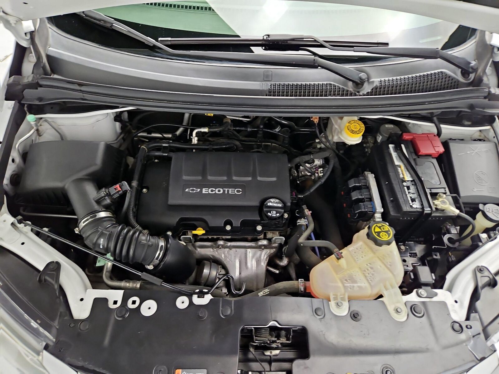 2020 Chevrolet Sonic LT - Photo 22