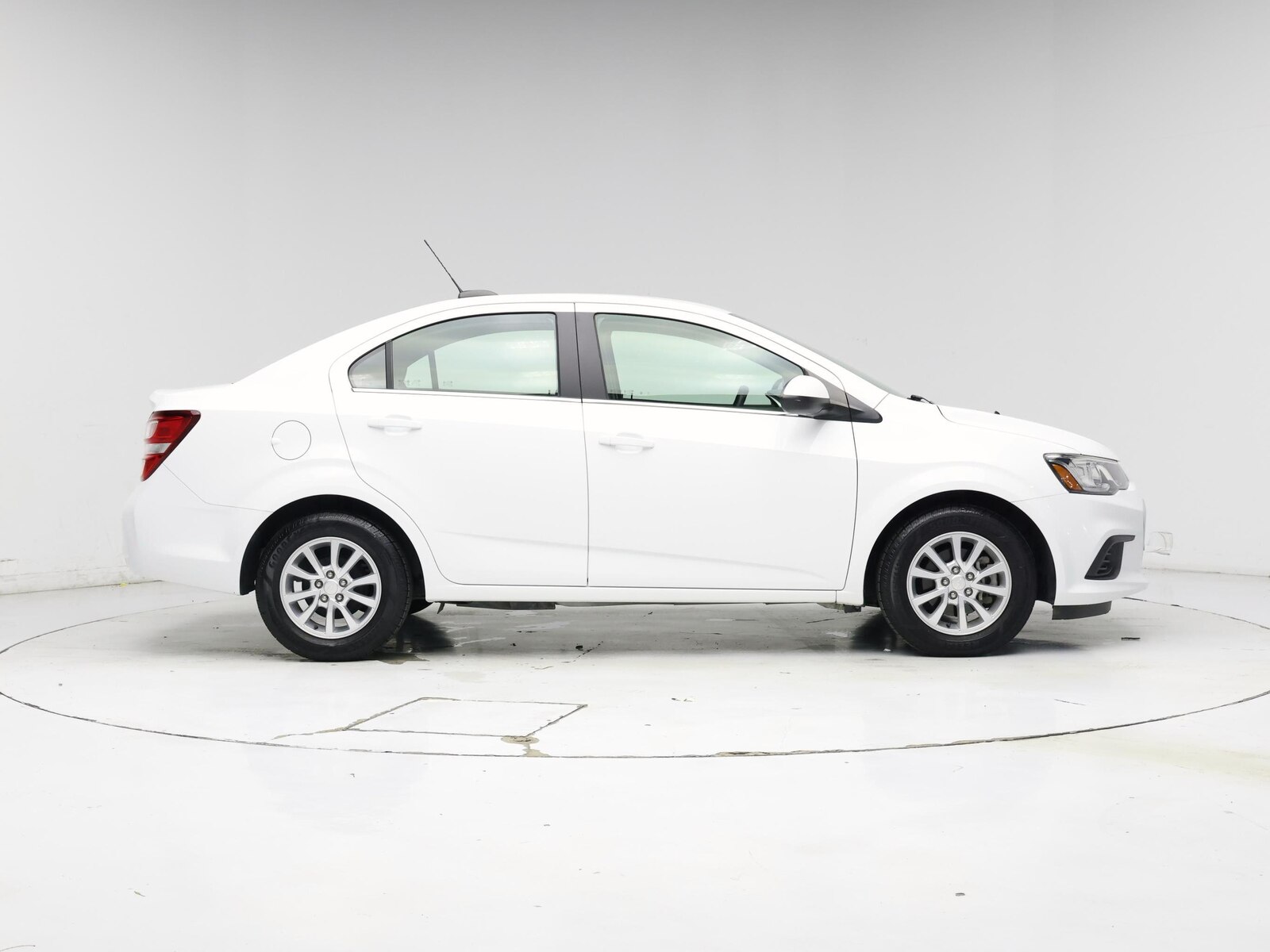 2020 Chevrolet Sonic LT - Photo 8