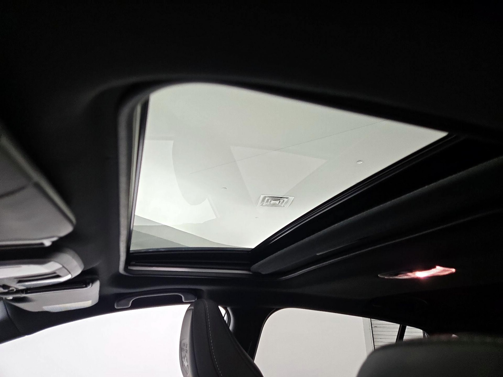 Sunroof(s) & Overhead Airbags