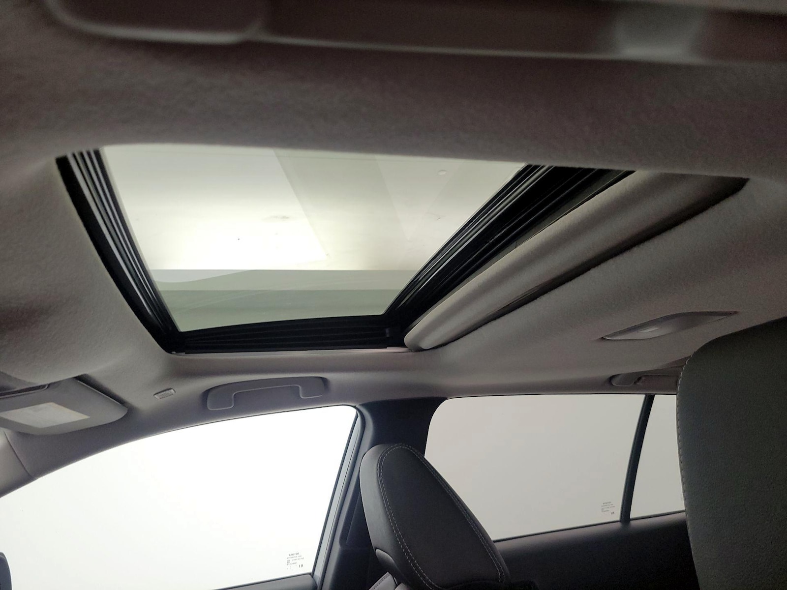 Sunroof(s) & Overhead Airbags