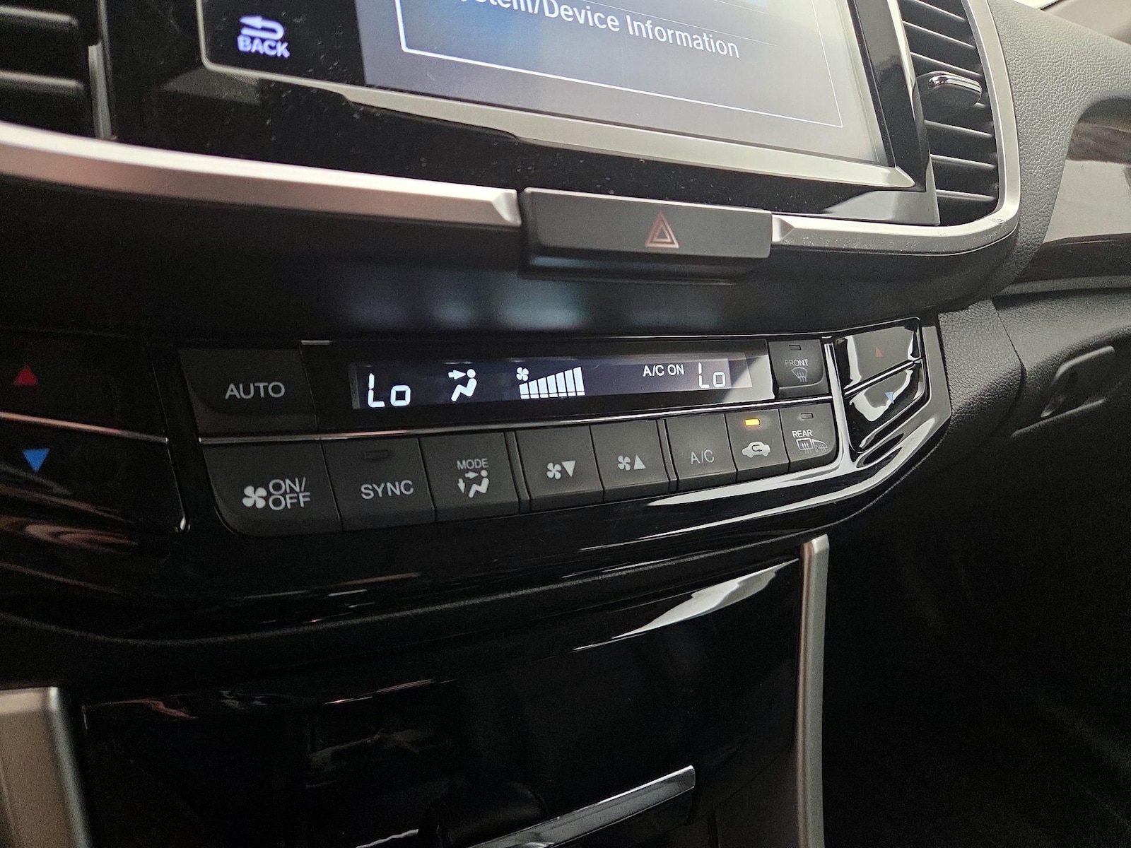 2016 Honda Accord Touring - Photo 18