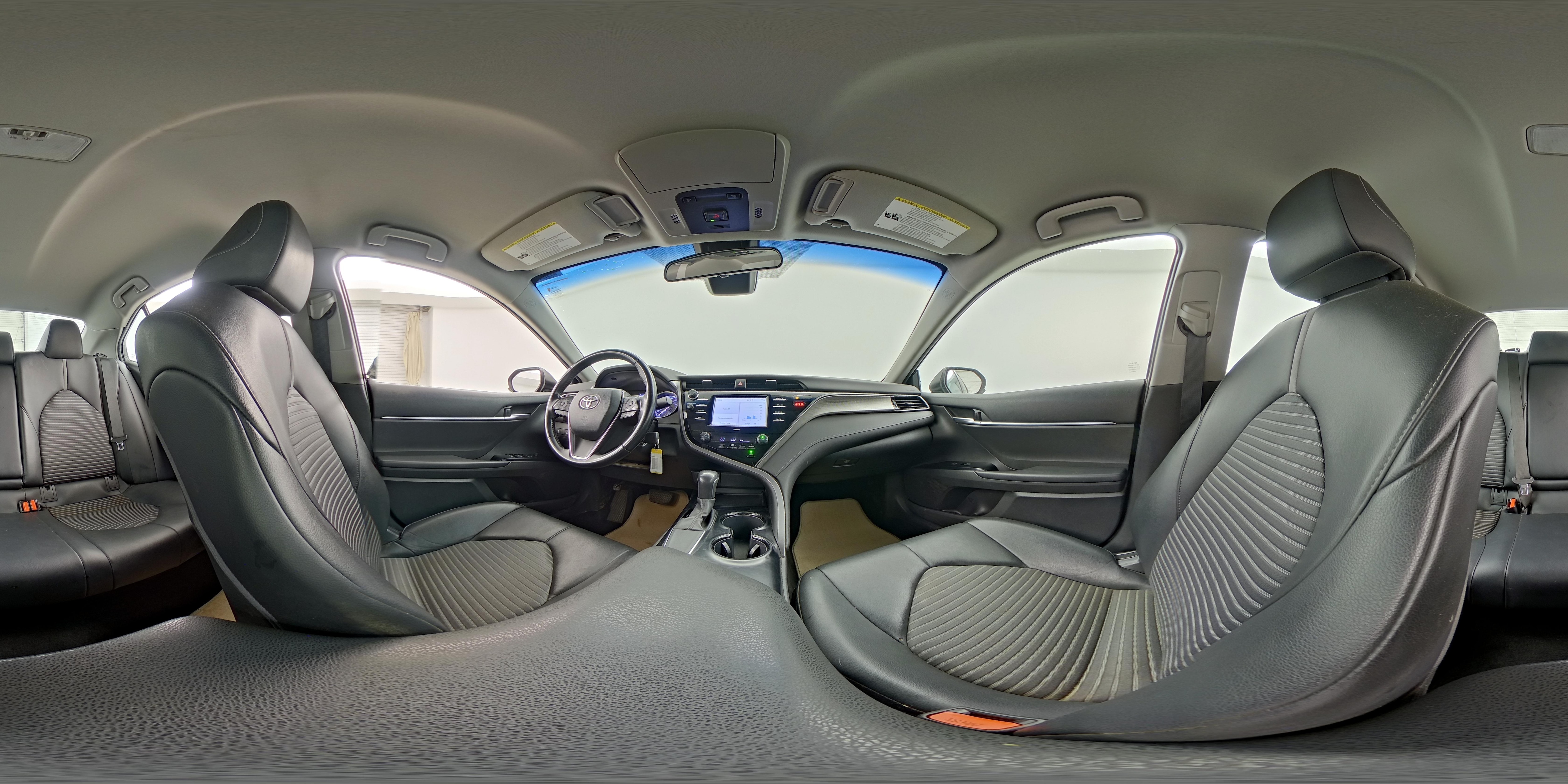 2020 Toyota Camry SE - Photo 24