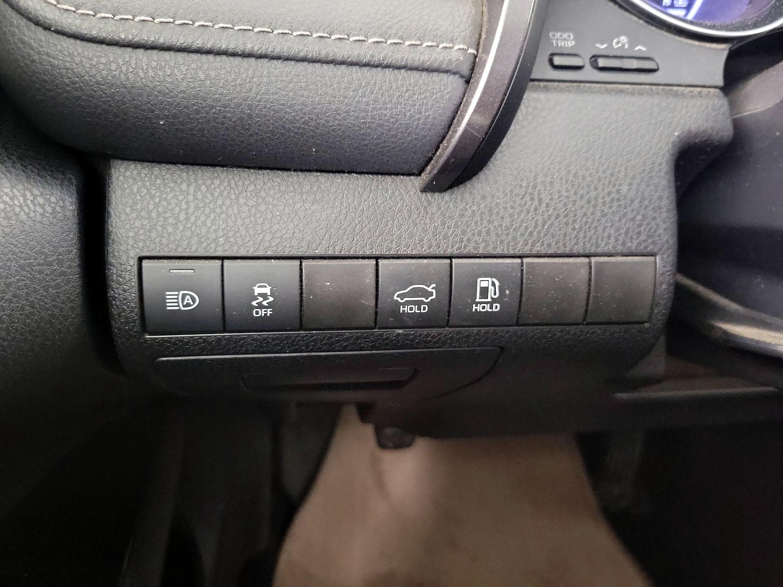 2020 Toyota Camry SE - Photo 14