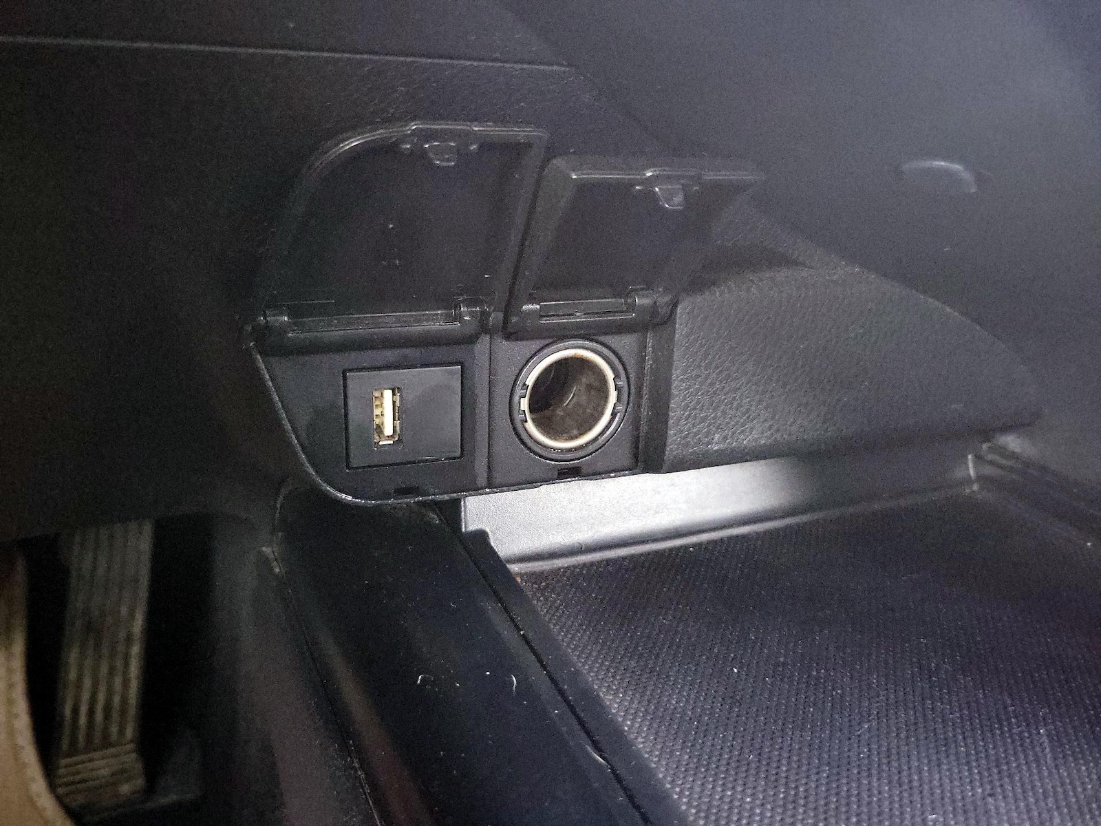 2020 Toyota Camry SE - Photo 19