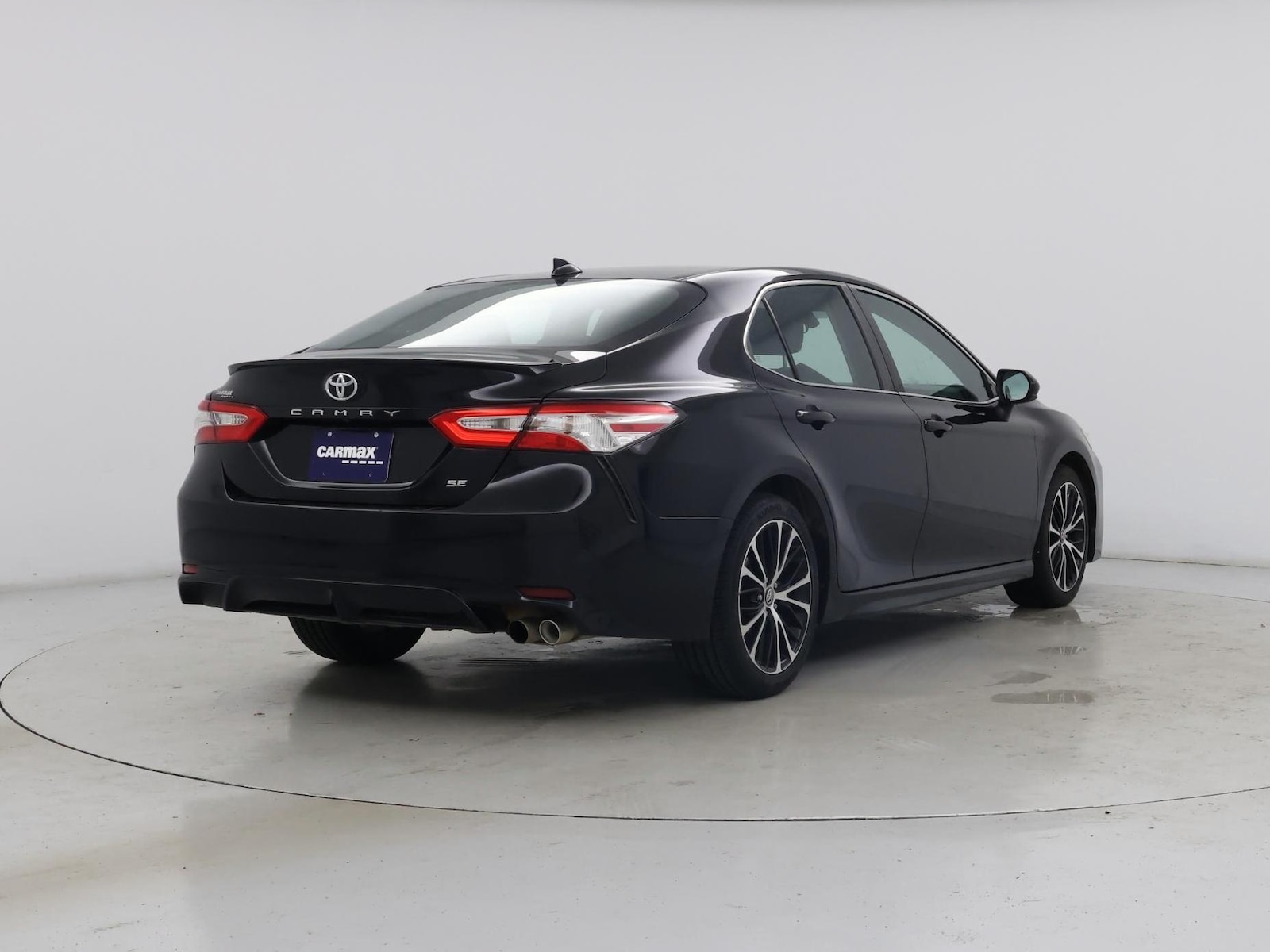 2020 Toyota Camry SE - Photo 9