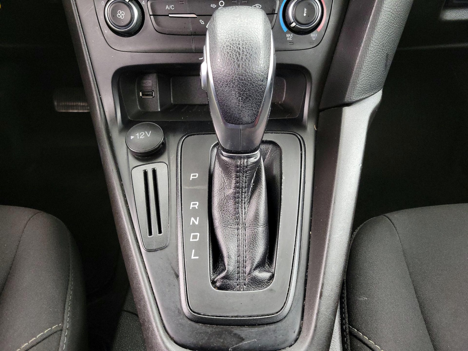 2018 Ford Focus SE - Photo 18