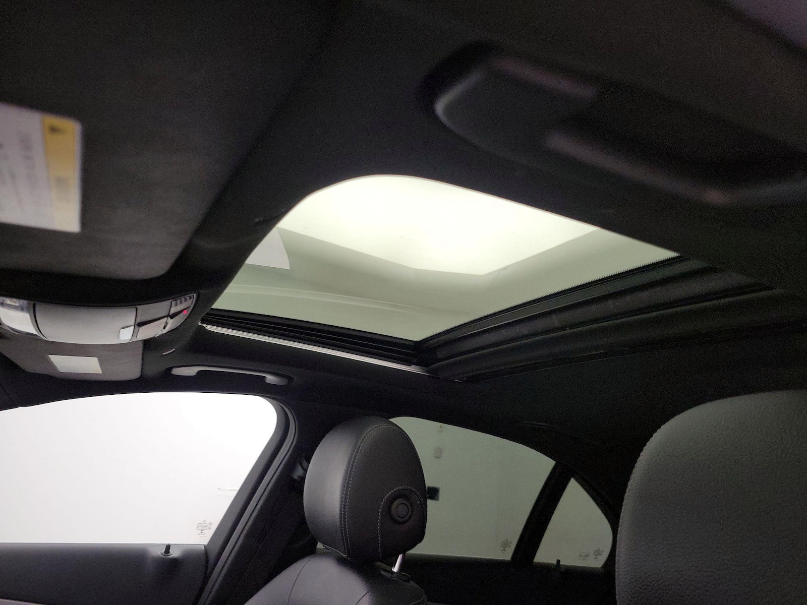 Sunroof(s) & Overhead Airbags