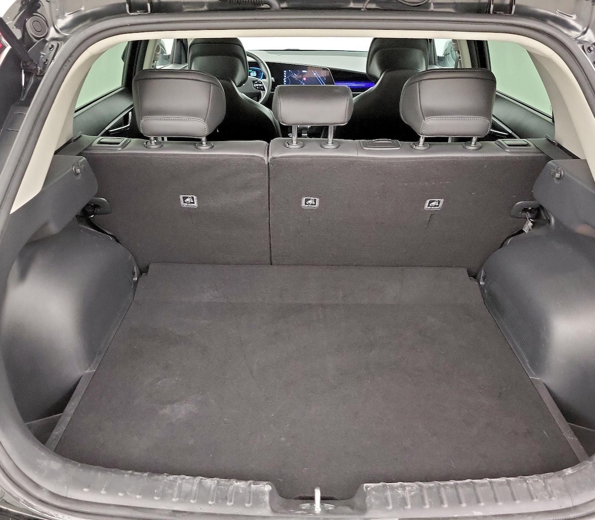 Trunk/Cargo (Seats Up)