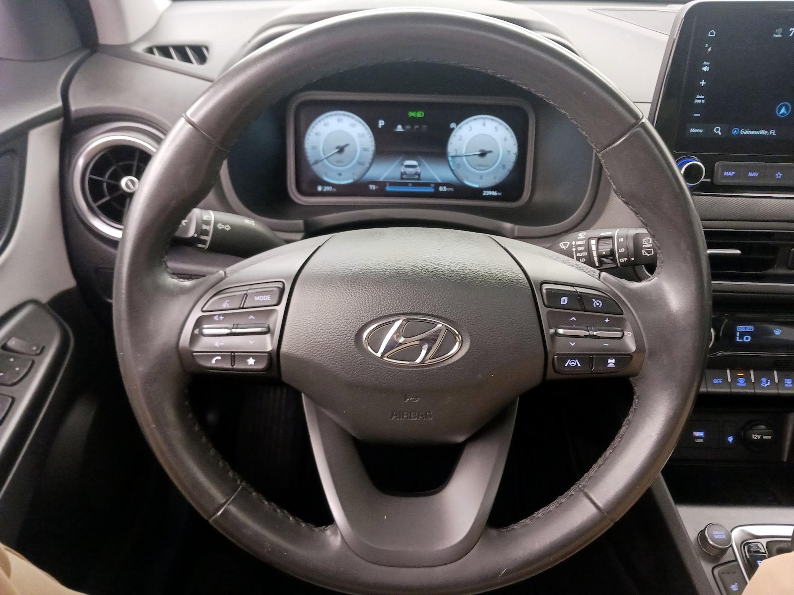 2022 Hyundai Kona Limited - Photo 11