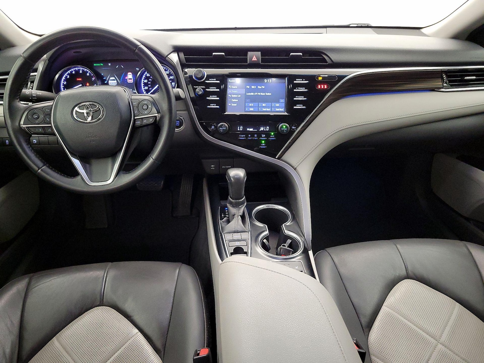2018 Toyota Camry XLE - Photo 10