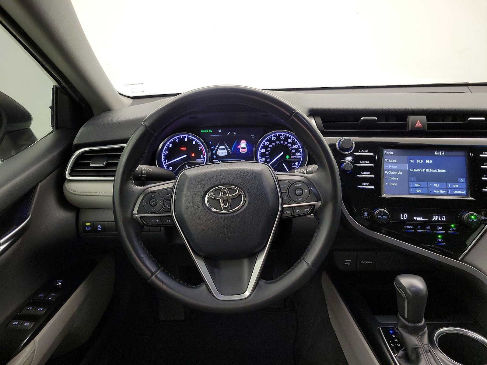 2018 Toyota Camry XLE - Photo 11