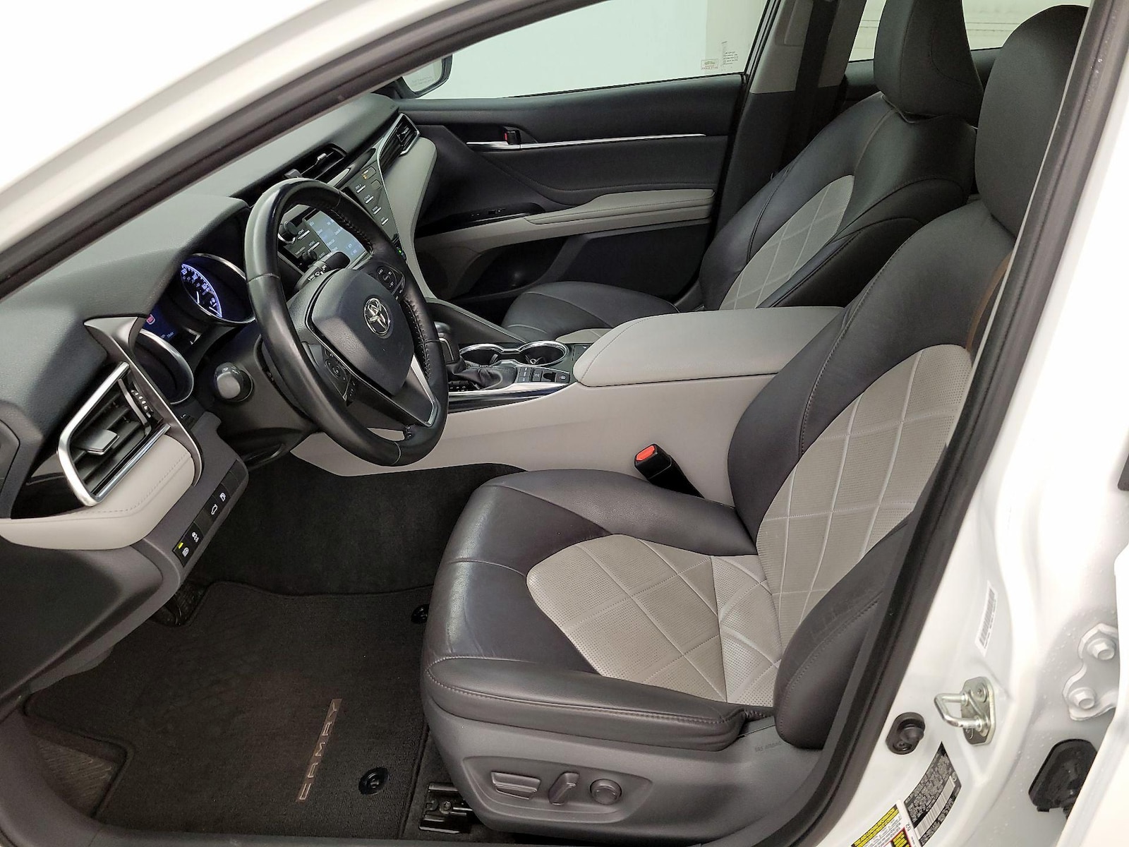 2018 Toyota Camry XLE - Photo 12