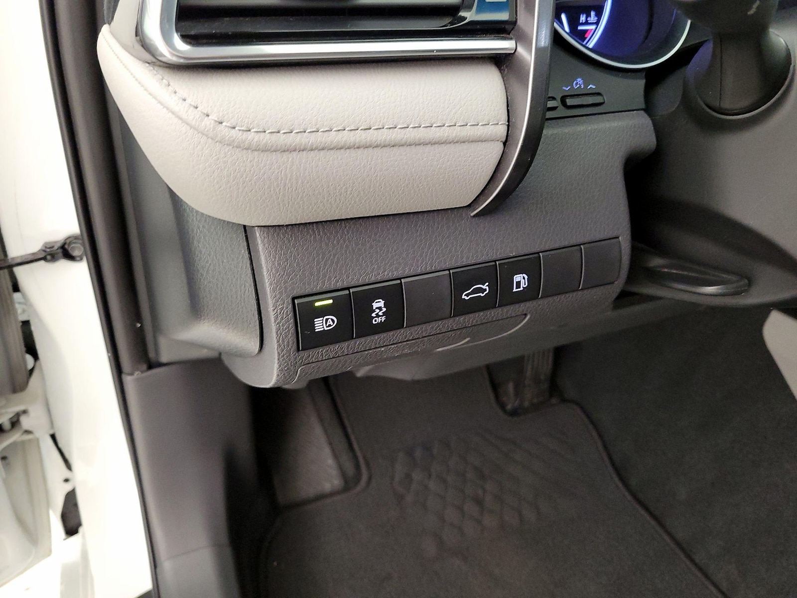 2018 Toyota Camry XLE - Photo 14
