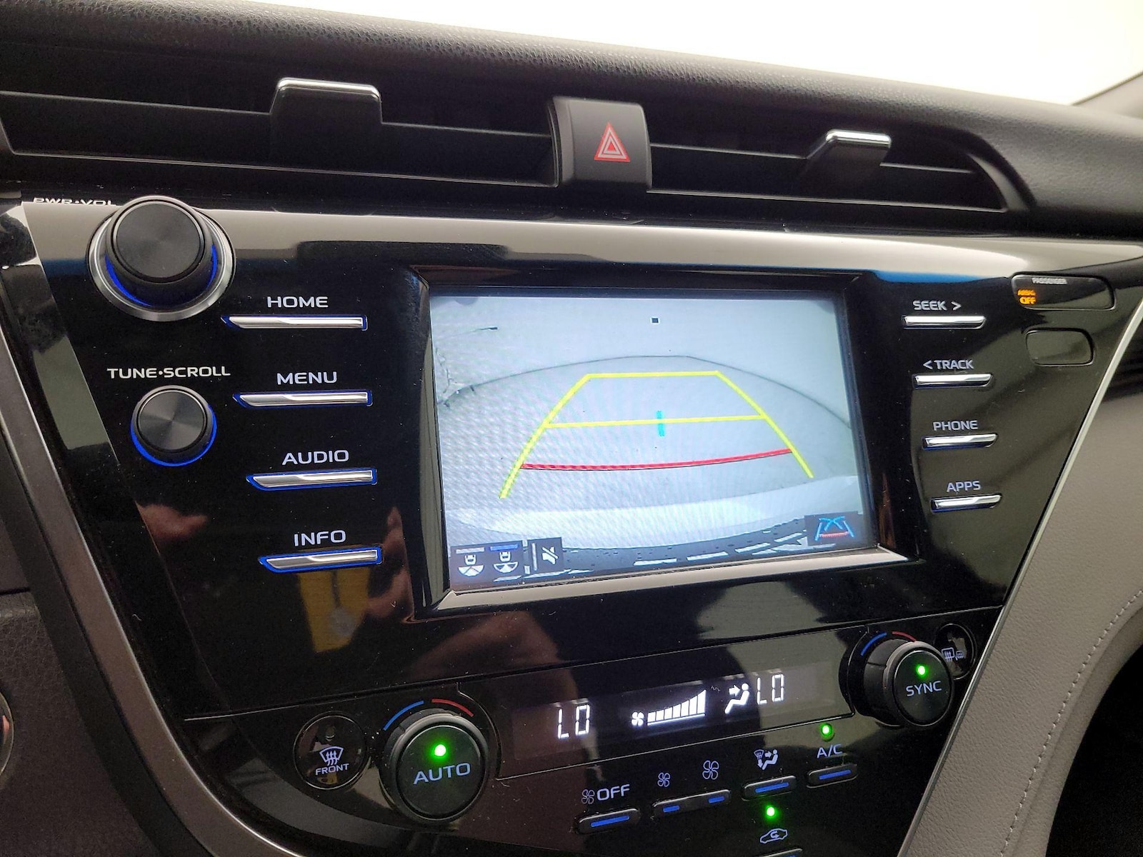 2018 Toyota Camry XLE - Photo 15