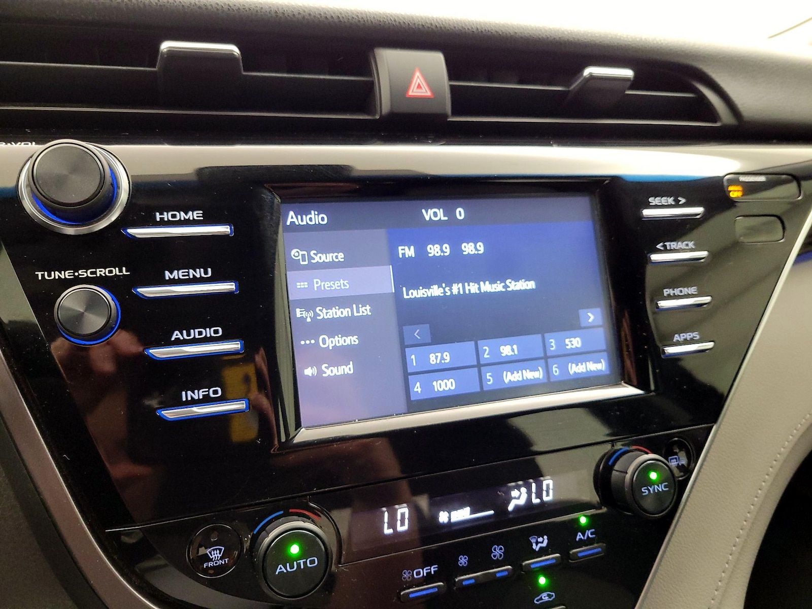 2018 Toyota Camry XLE - Photo 16
