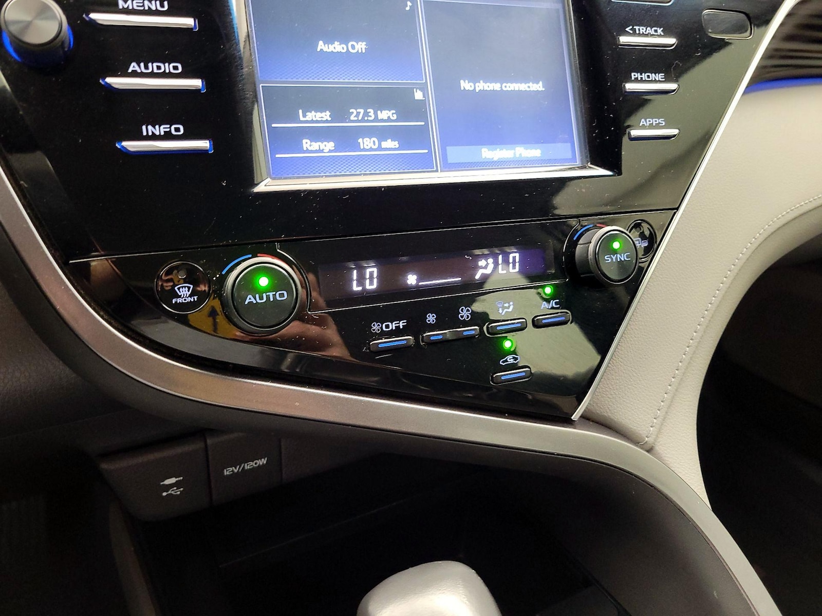 2018 Toyota Camry XLE - Photo 17