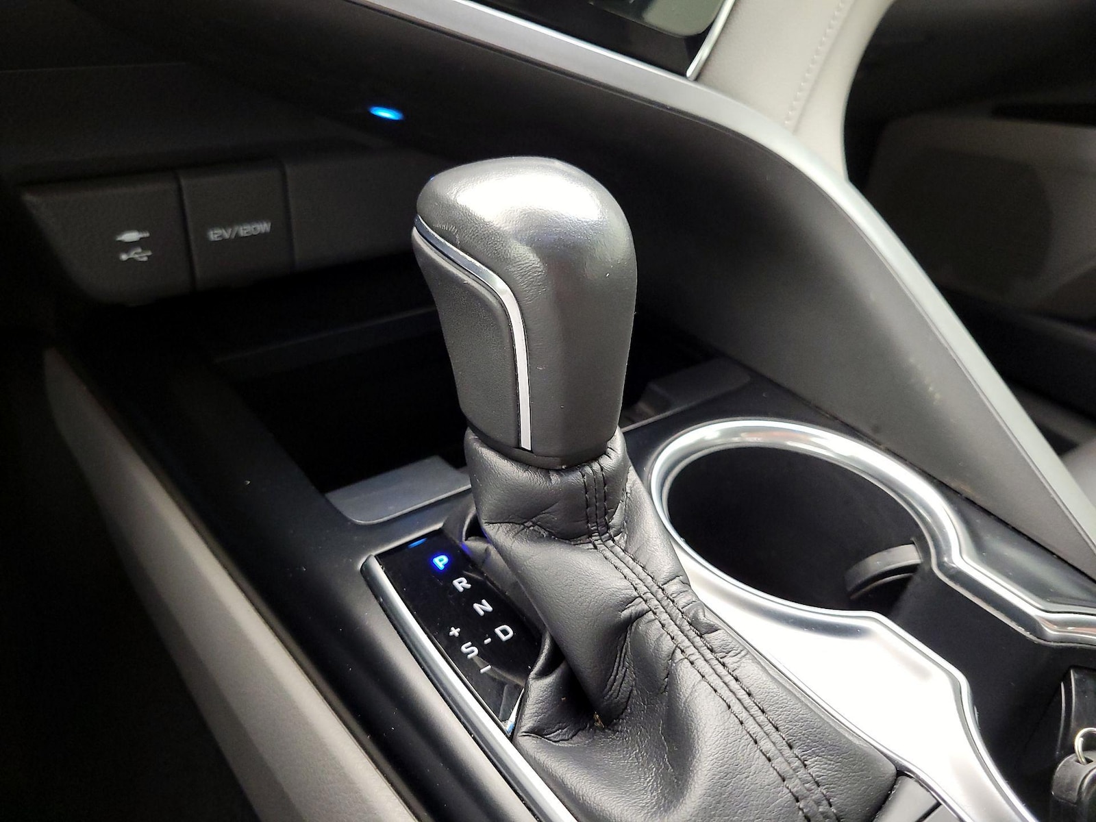 2018 Toyota Camry XLE - Photo 18