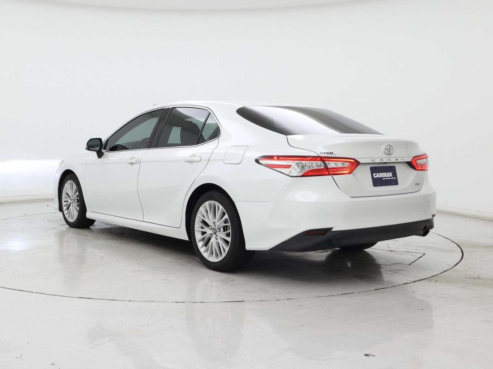 2018 Toyota Camry XLE - Photo 3