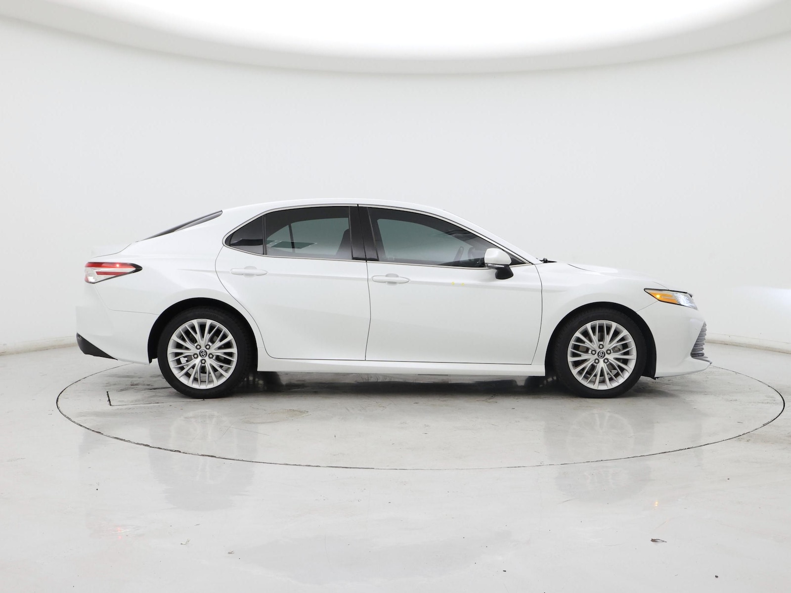 2018 Toyota Camry XLE - Photo 8