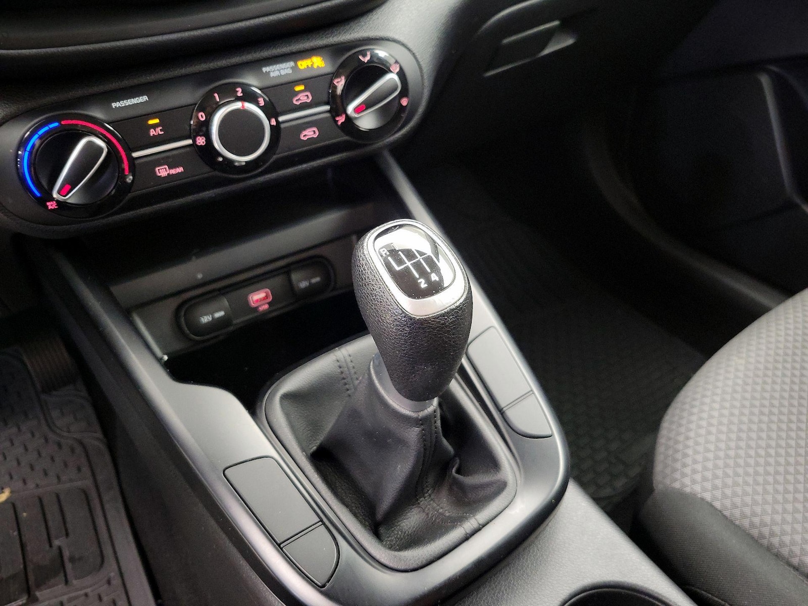 2021 Kia Soul LX - Photo 18