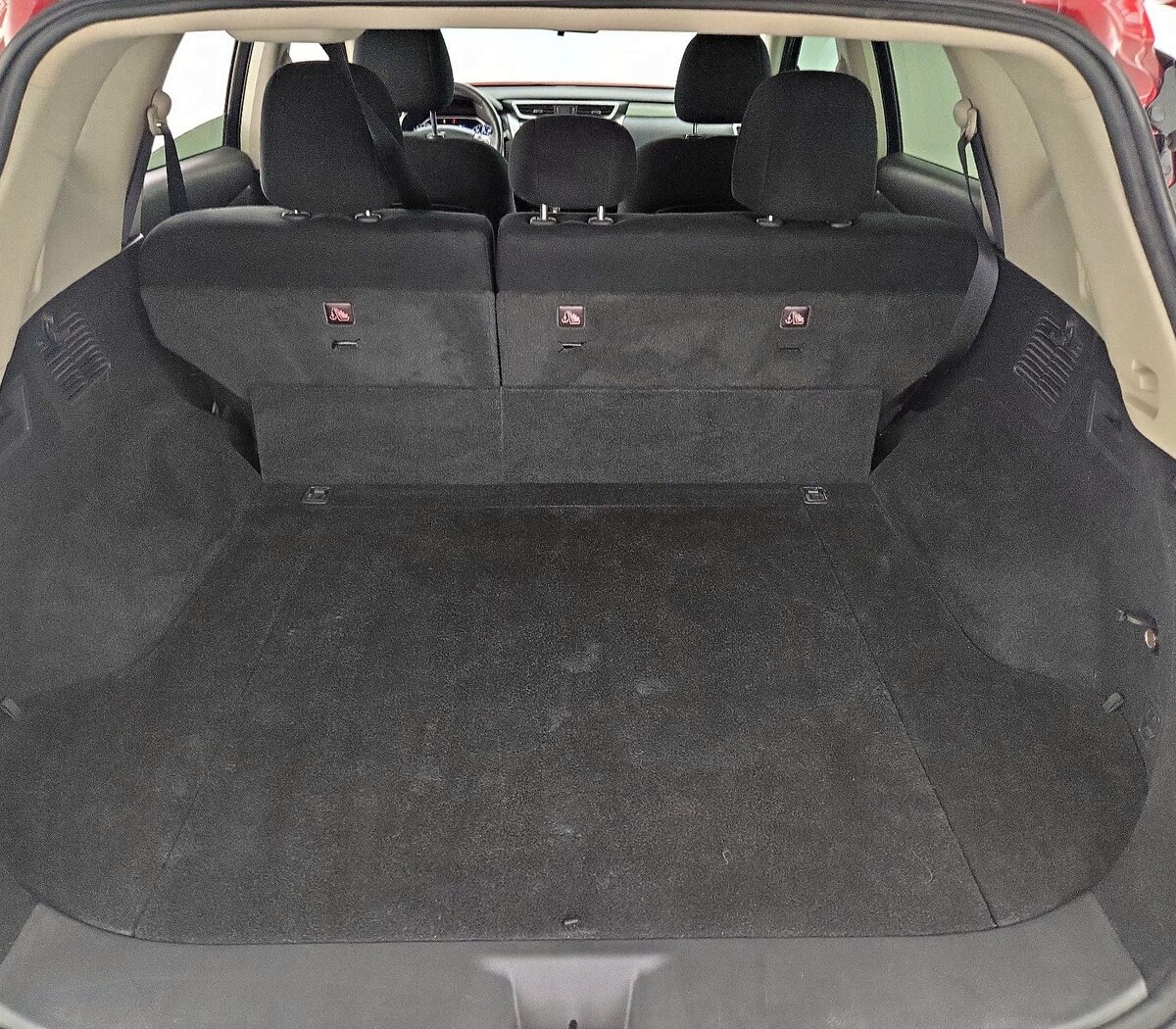 Trunk/Cargo (Seats Up)