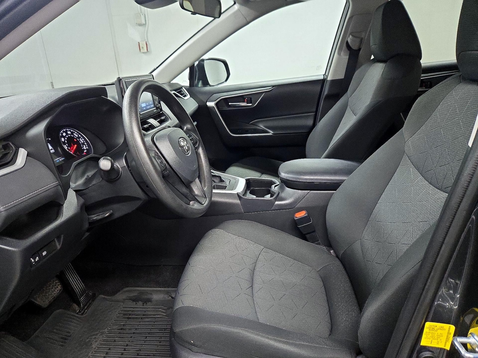 2020 Toyota RAV4 XLE - Photo 12