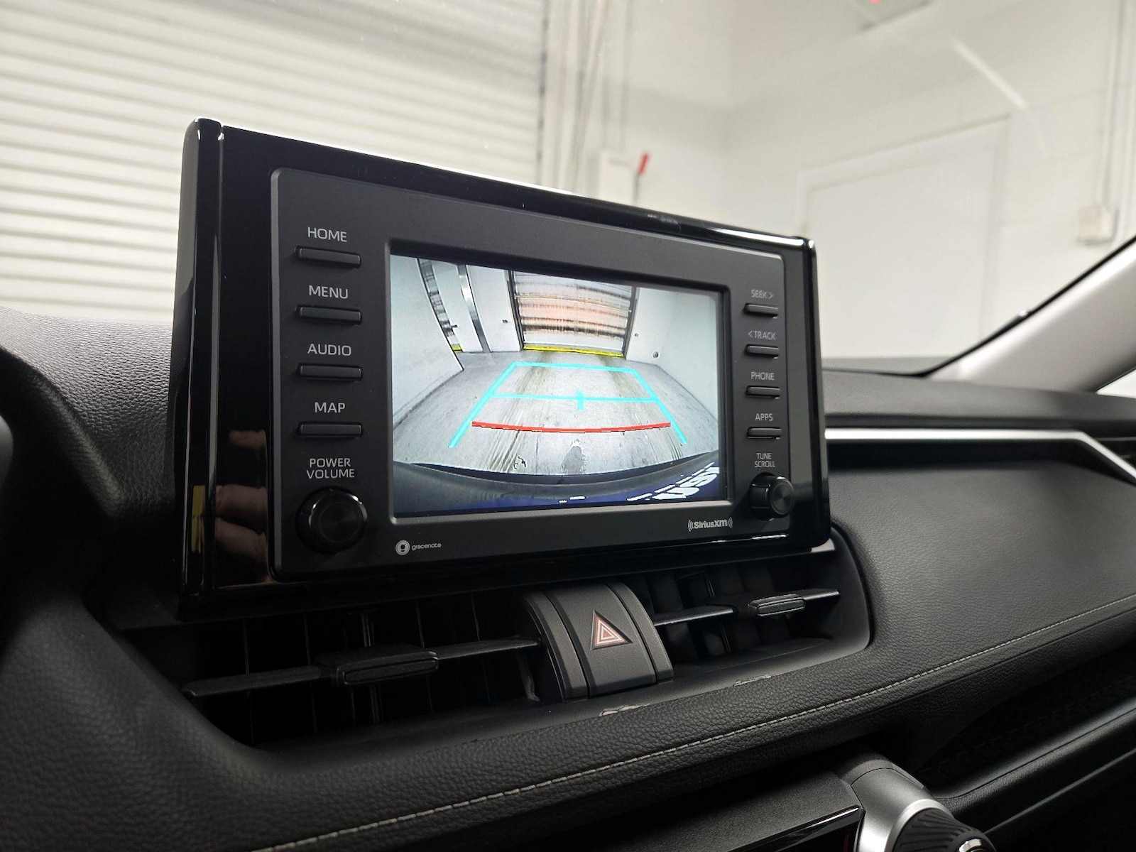 2020 Toyota RAV4 XLE - Photo 15