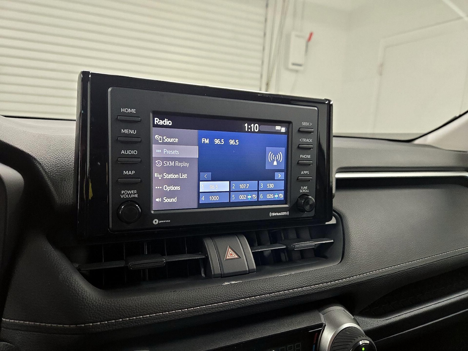 2020 Toyota RAV4 XLE - Photo 16