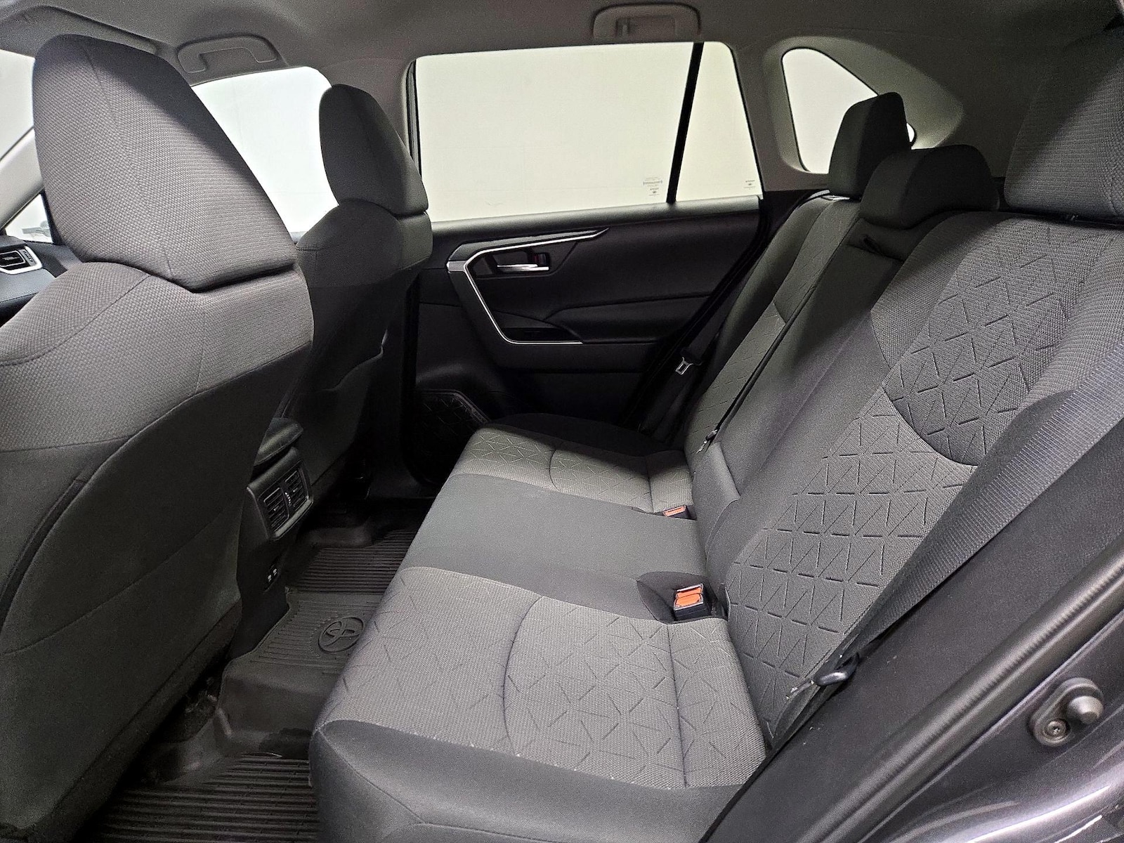 2020 Toyota RAV4 XLE - Photo 20