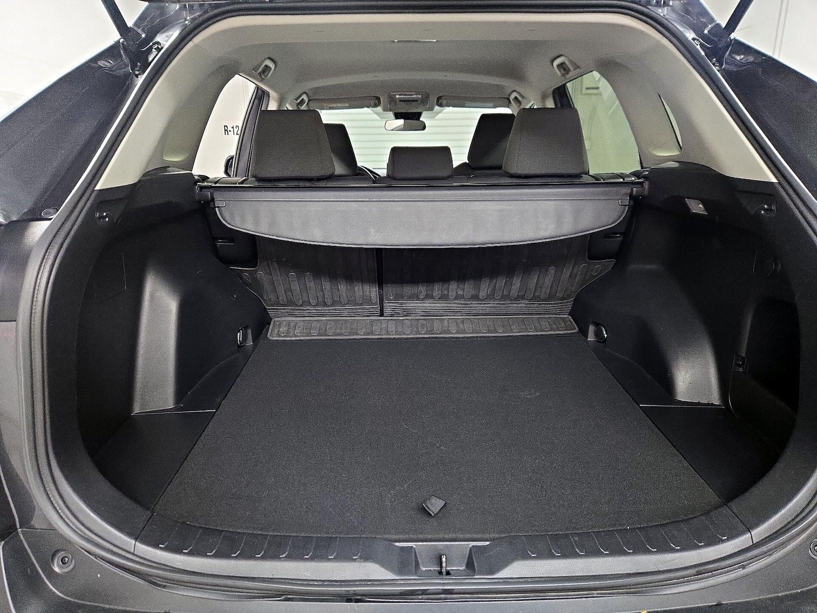 2020 Toyota RAV4 XLE - Photo 21