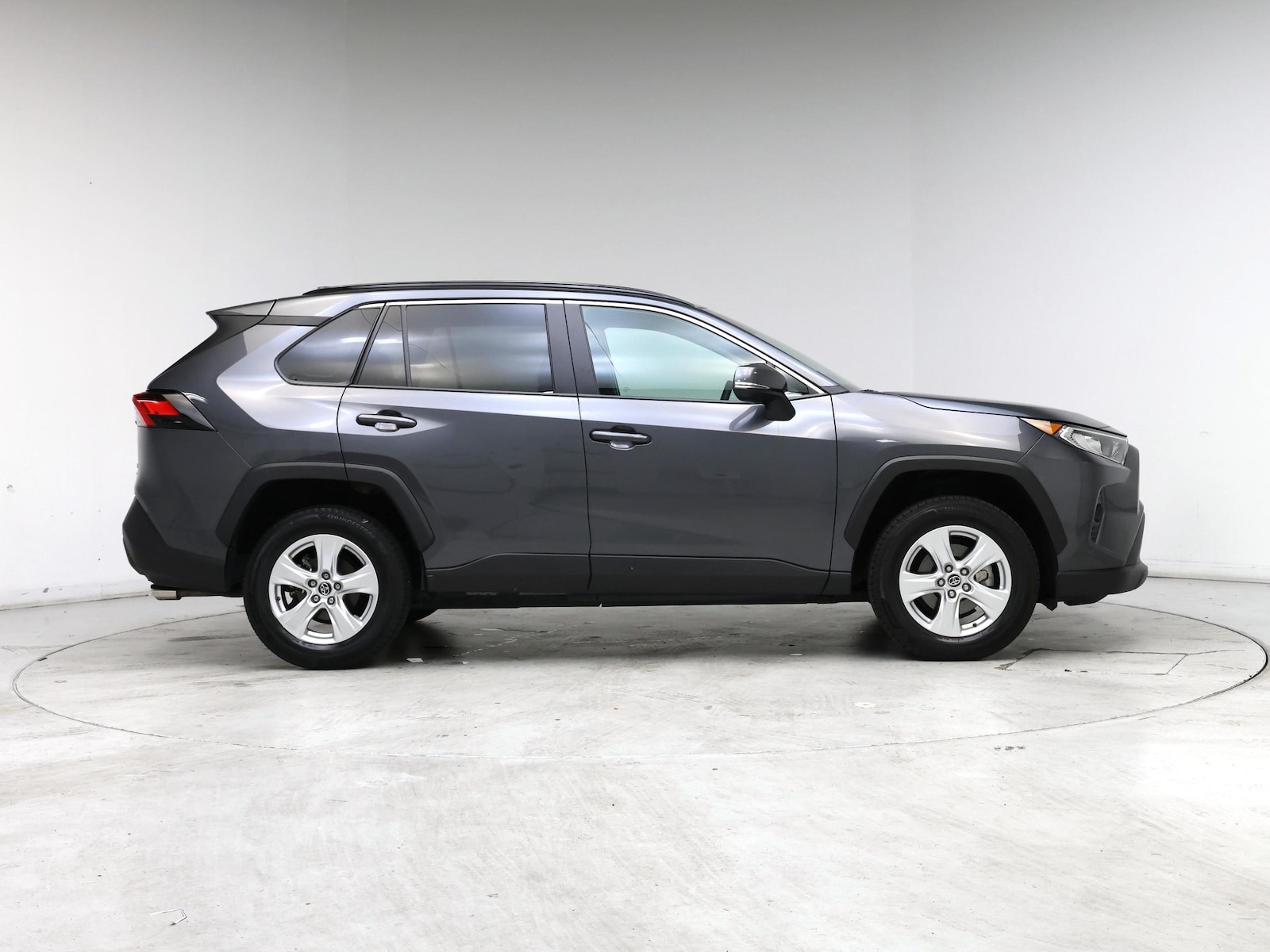 2020 Toyota RAV4 XLE - Photo 8