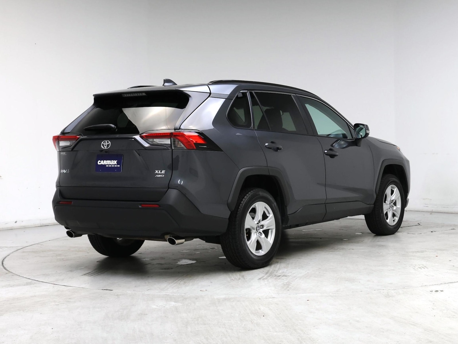 2020 Toyota RAV4 XLE - Photo 9