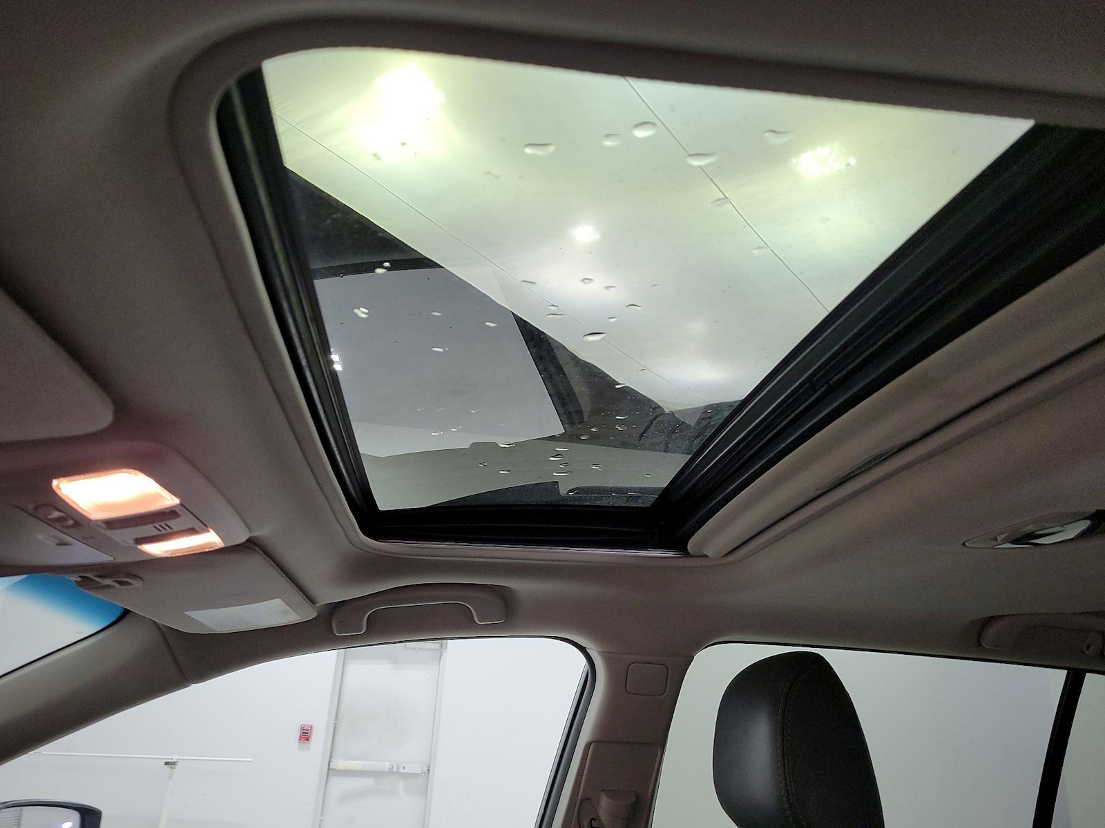 Sunroof(s) & Overhead Airbags