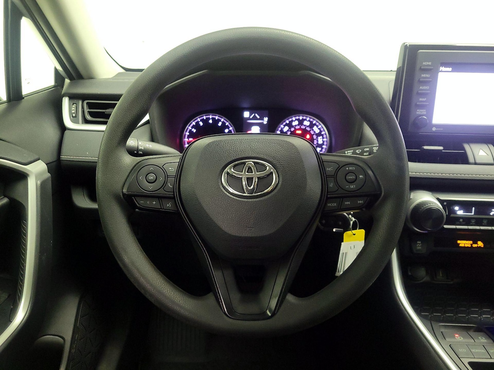 2022 Toyota RAV4 LE - Photo 11