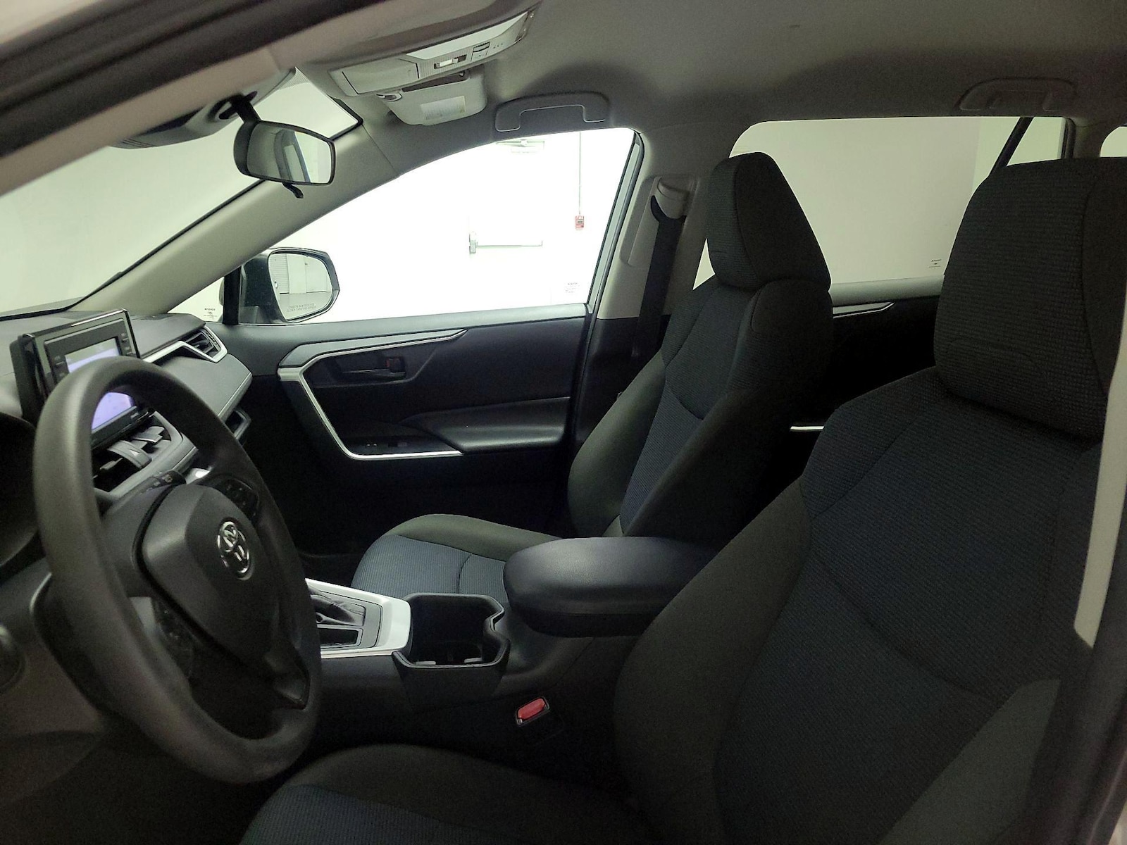 2022 Toyota RAV4 LE - Photo 12