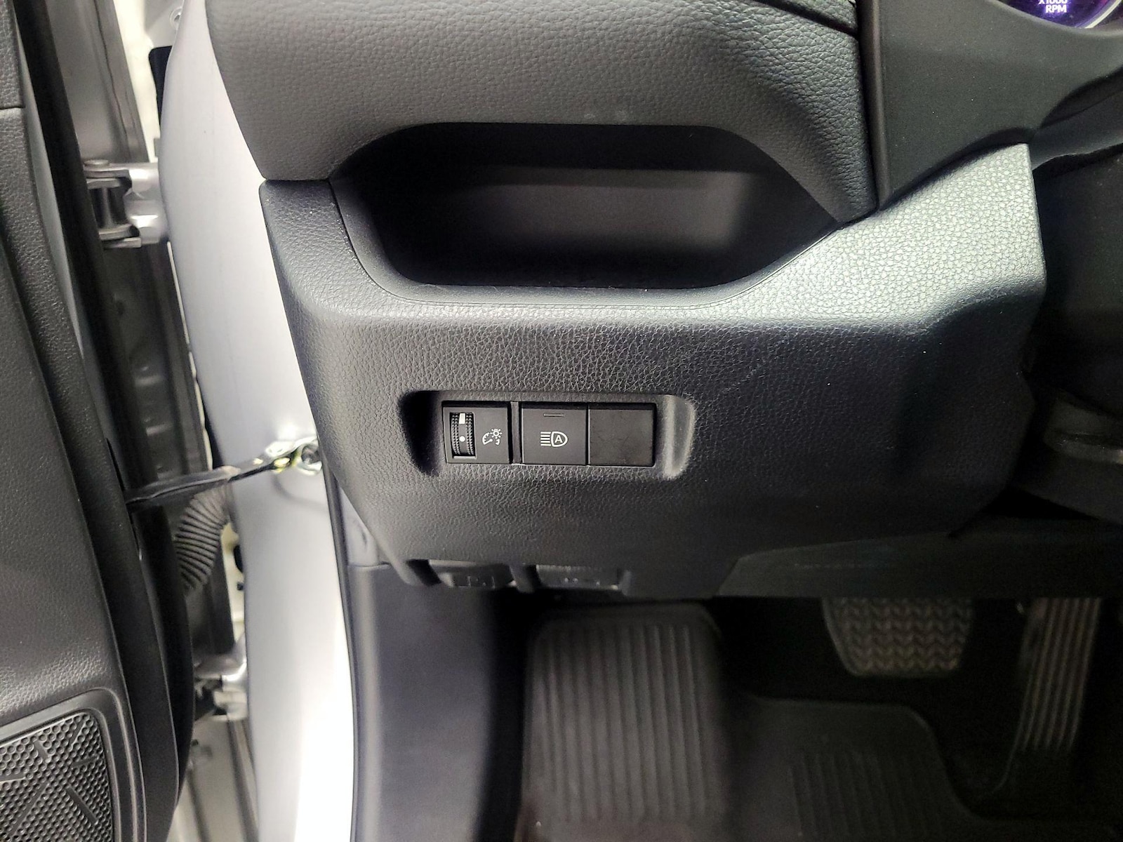 2022 Toyota RAV4 LE - Photo 14