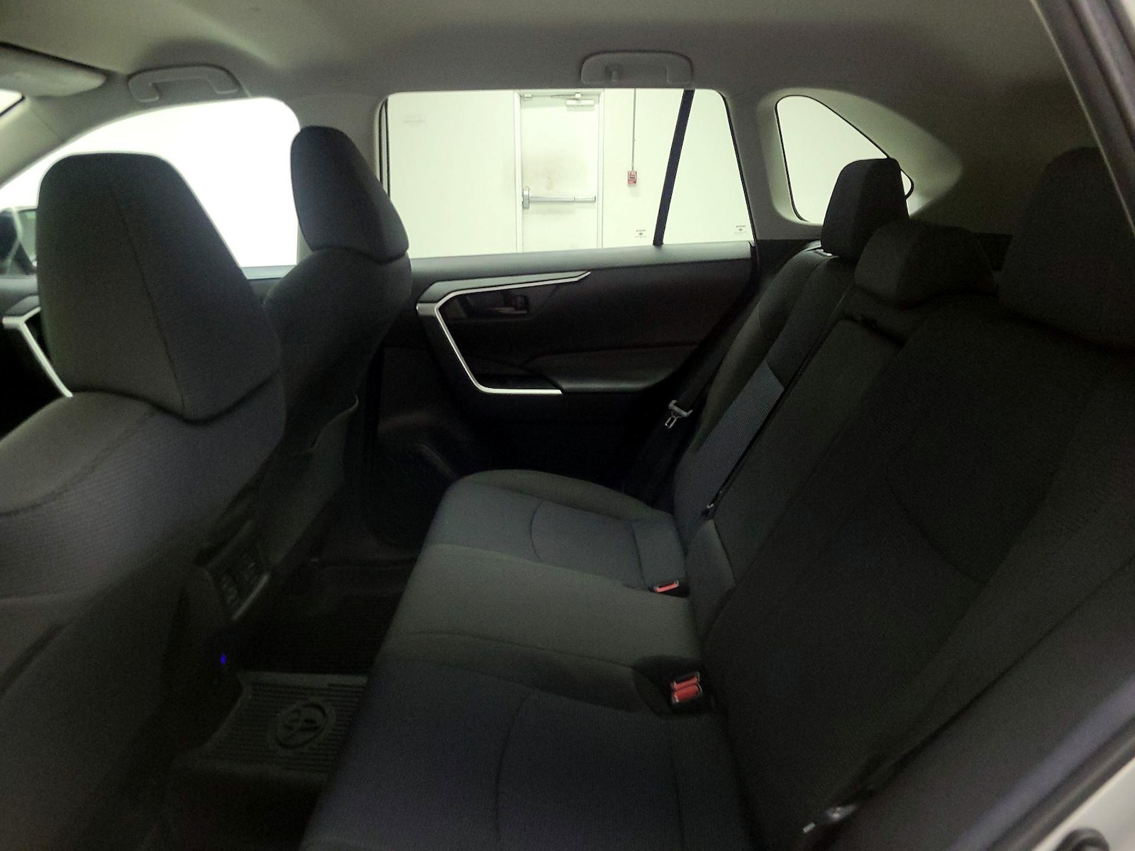 2022 Toyota RAV4 LE - Photo 20
