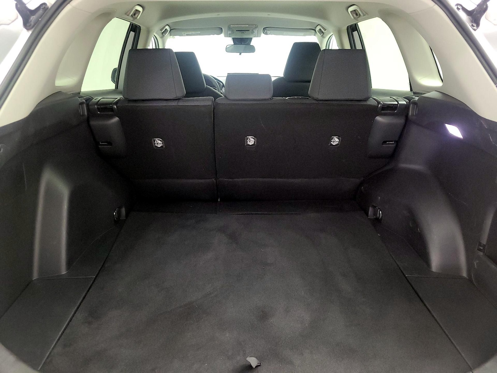 2022 Toyota RAV4 LE - Photo 21