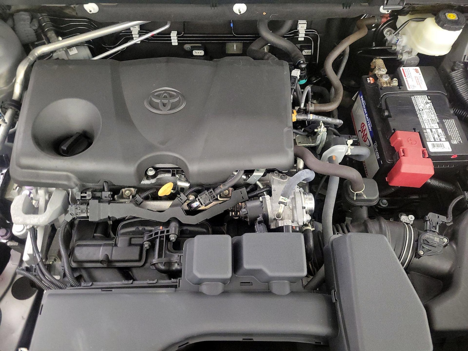2022 Toyota RAV4 LE - Photo 22