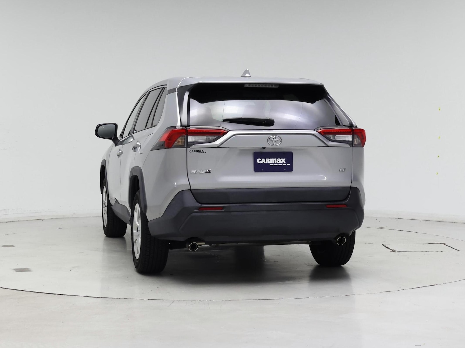2022 Toyota RAV4 LE - Photo 7