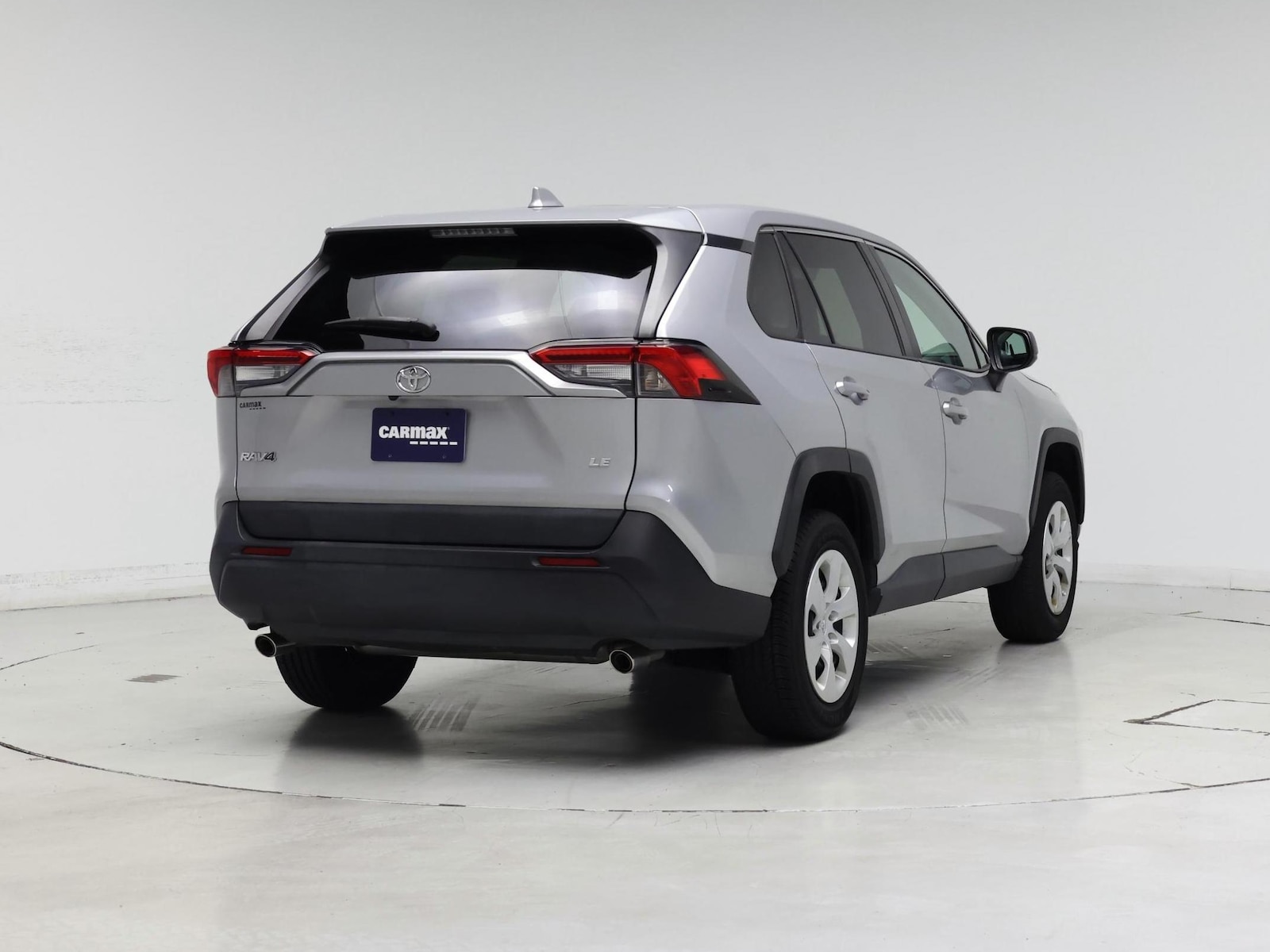 2022 Toyota RAV4 LE - Photo 9