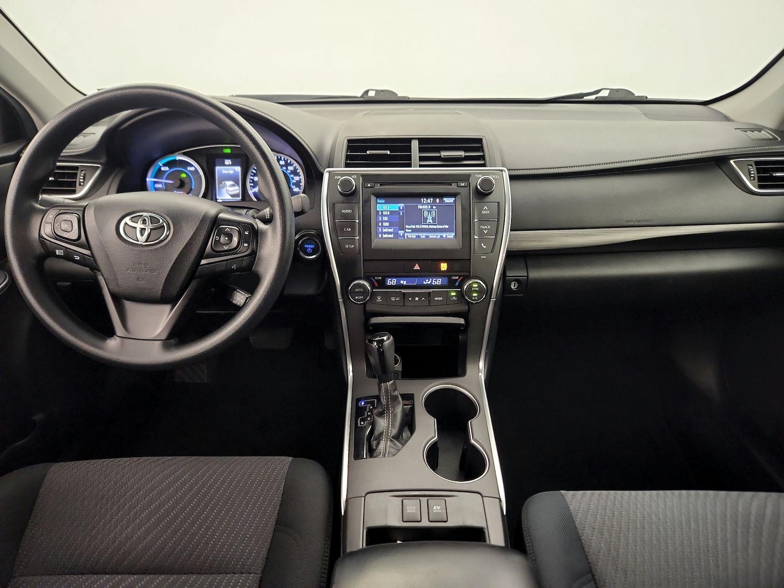 2017 Toyota Camry LE - Photo 10