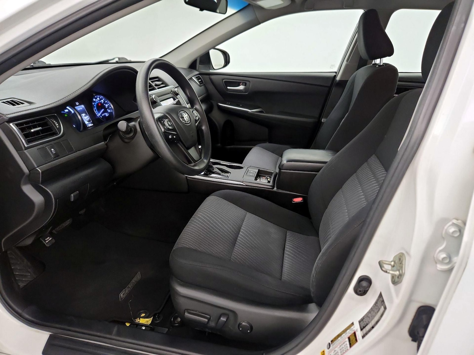 2017 Toyota Camry LE - Photo 12