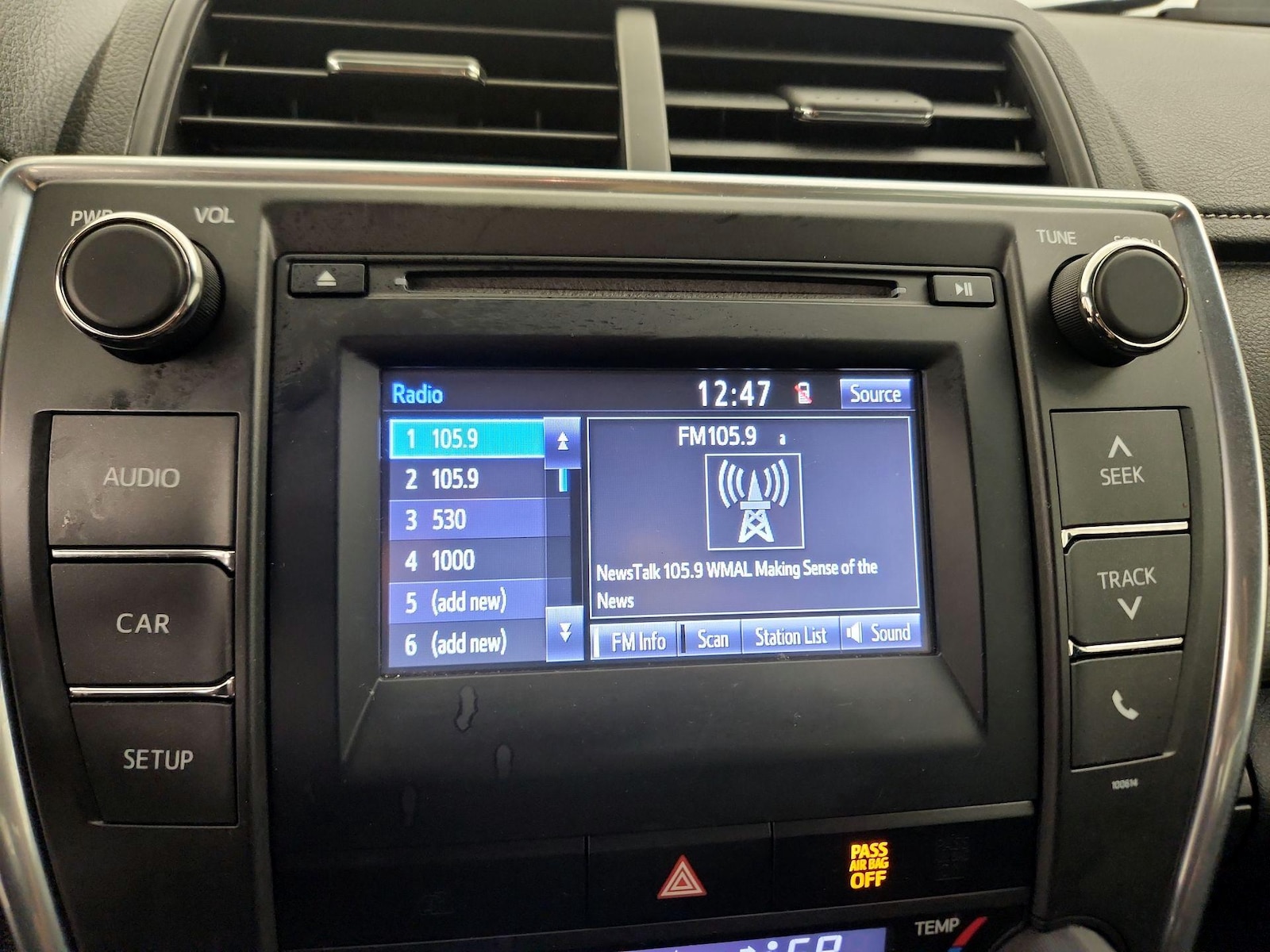 2017 Toyota Camry LE - Photo 16