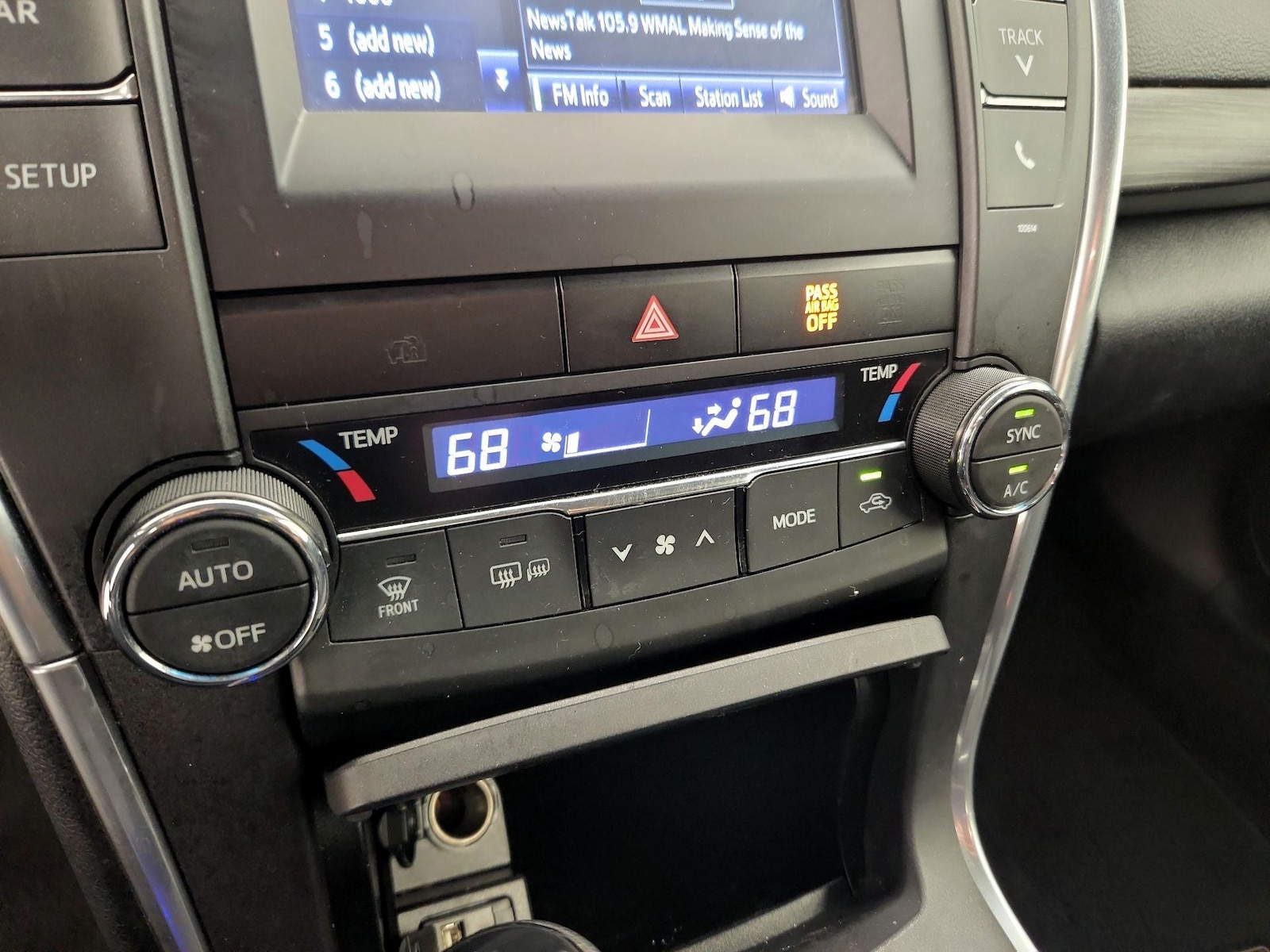 2017 Toyota Camry LE - Photo 17