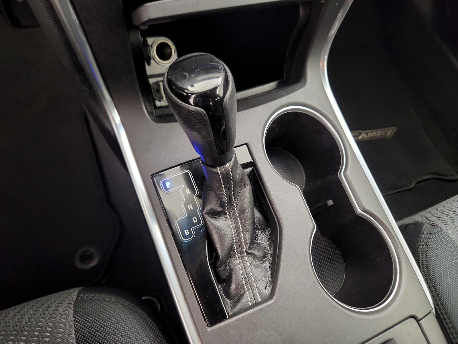 2017 Toyota Camry LE - Photo 18