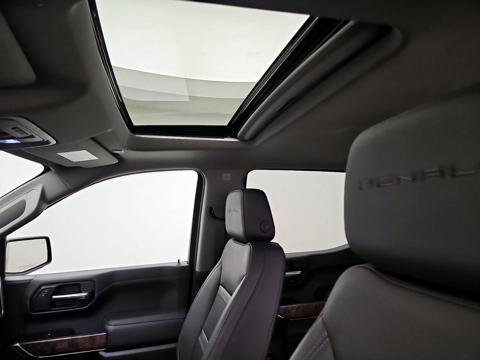 Sunroof(s) & Overhead Airbags